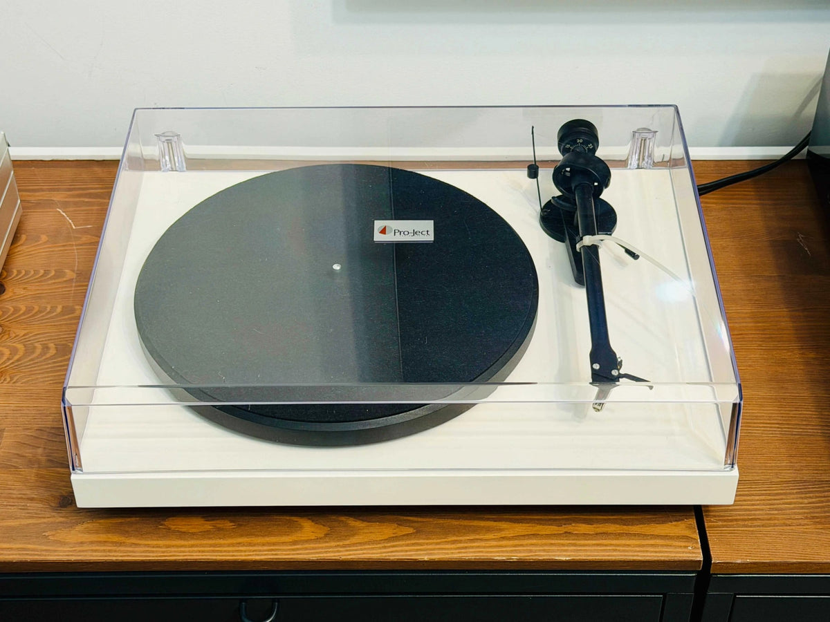 Pro-Ject Debut III Rare Vintage MINT Turntable Tested Working White
