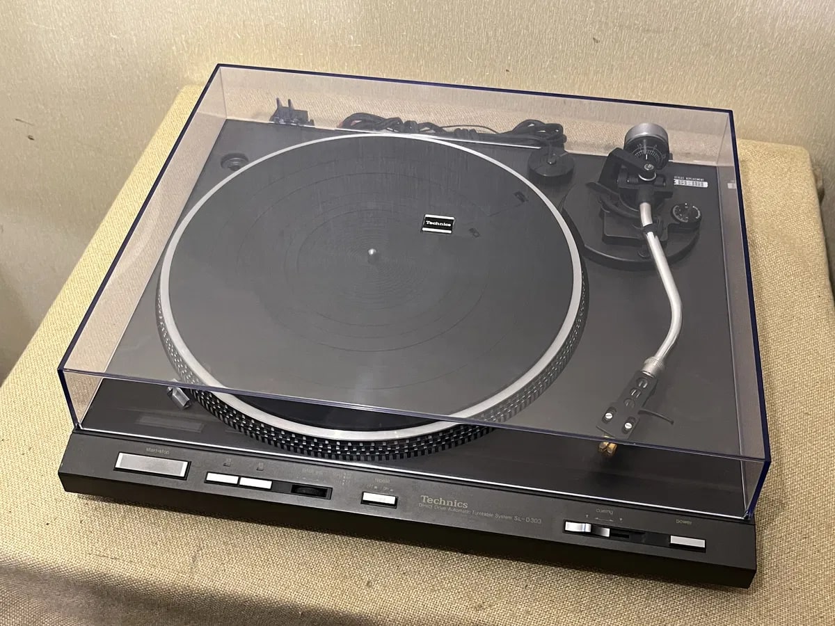 TECHNICS SL-D303 Rare Vintage Direct Drive Automatic Turntable Hi-Fi