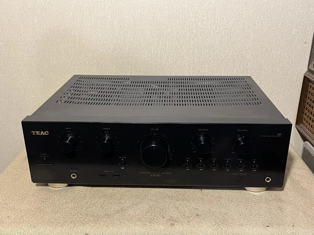 TEAC A-R300 Rare Vintage Amplifier Warranty Tested Hi-Fi Stereo 2x50W
