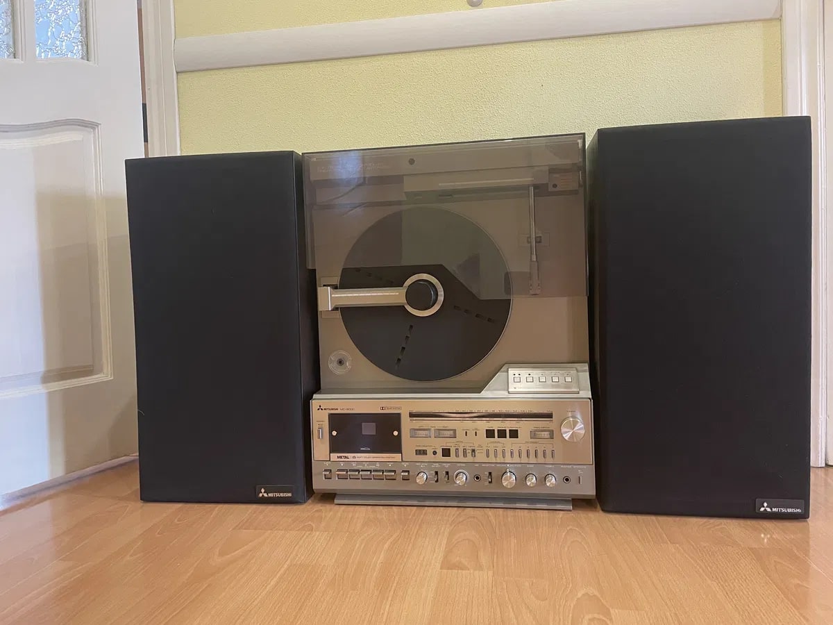 Mitsubishi MC-8000 Rare Vintage Music Center Stereo System With Speakers