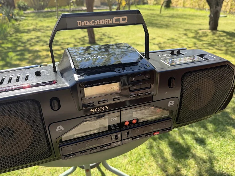 Sony CFS-DW 95 Rare Vintage Mint Boombox Warranty Tested Built-in Subwoofer 100V