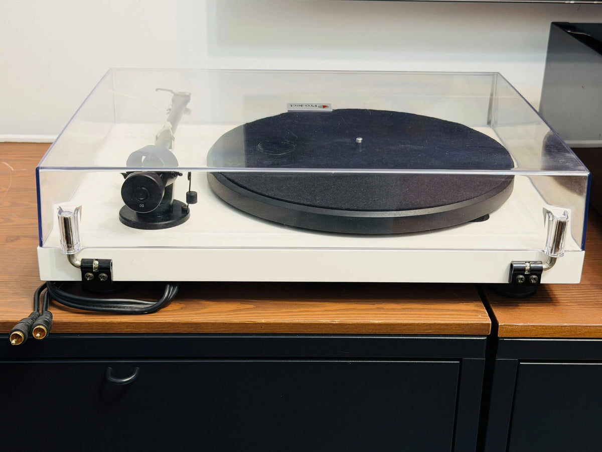 Pro-Ject Debut III Rare Vintage MINT Turntable Tested Working White