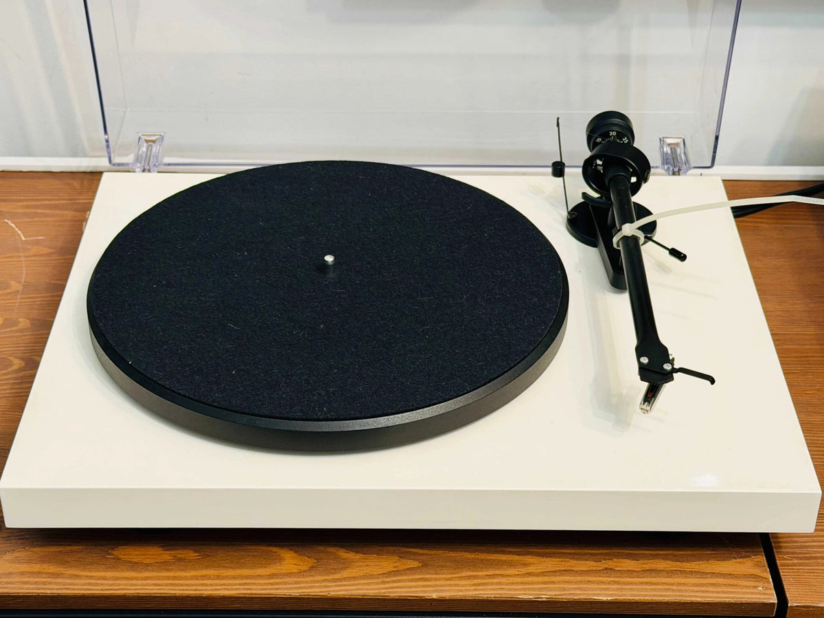 Pro-Ject Debut III Rare Vintage MINT Turntable Tested Working White