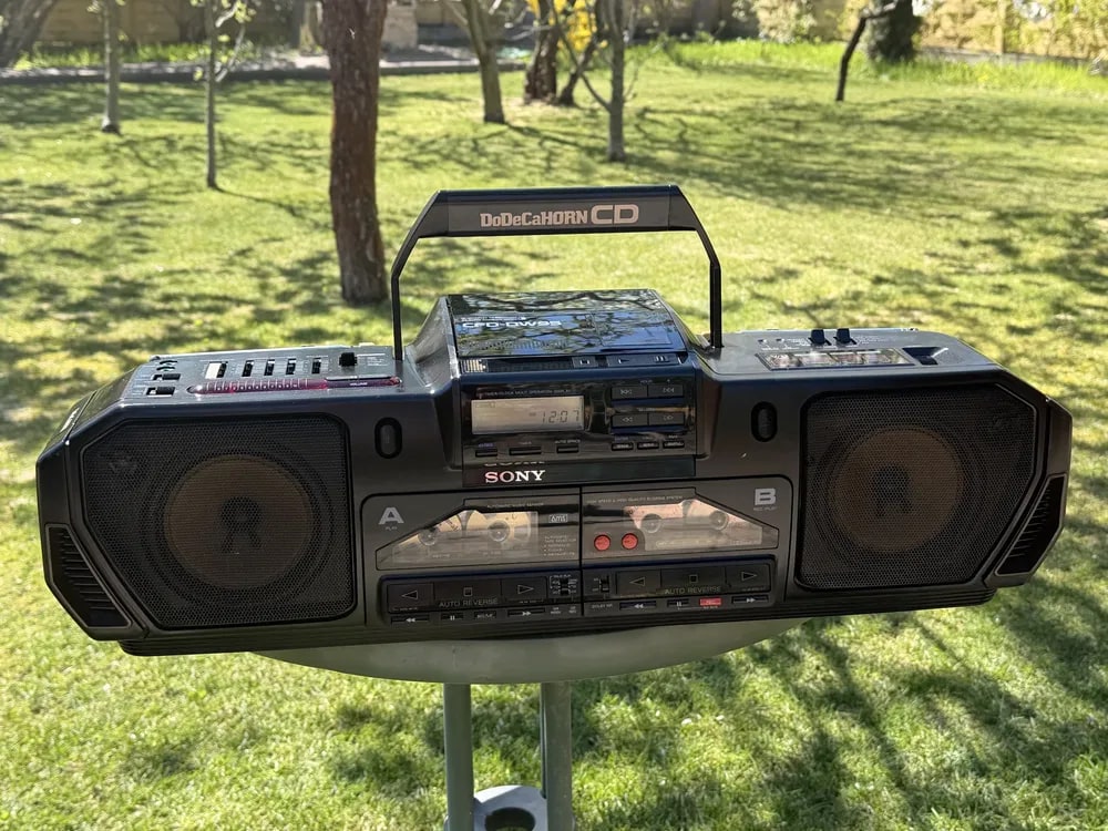 Sony CFS-DW 95 Rare Vintage Mint Boombox Warranty Tested Built-in Subwoofer 100V