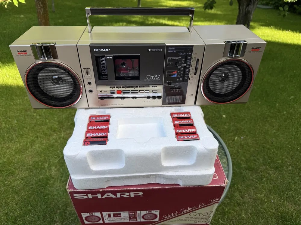 Sharp QT-37 Rare Vintage Mint Collectible Japan Boombox Getto blaster Warranty